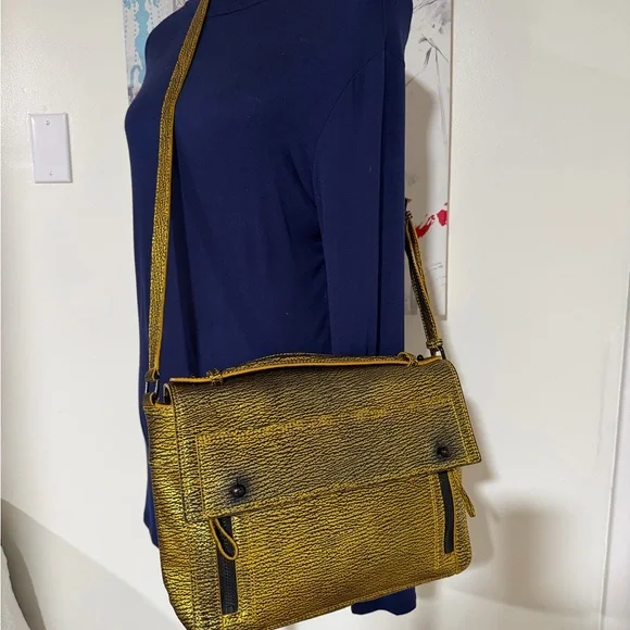 3.1 PHILLIP LIM
Gold/Black Shark Embossed
Leather Medium Pashli Satchel
Bag💛🖤 - Picture 9 of 14